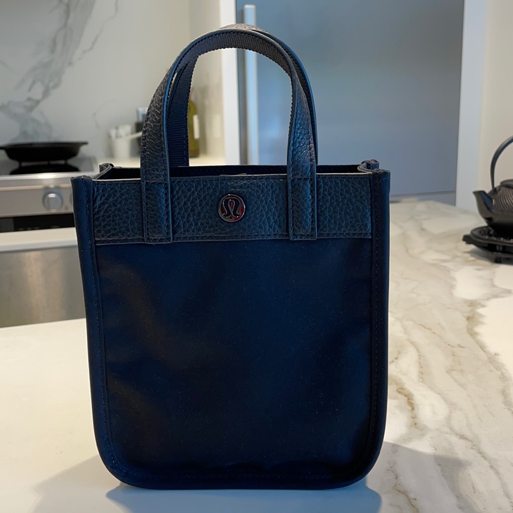Lululemon cross handbag